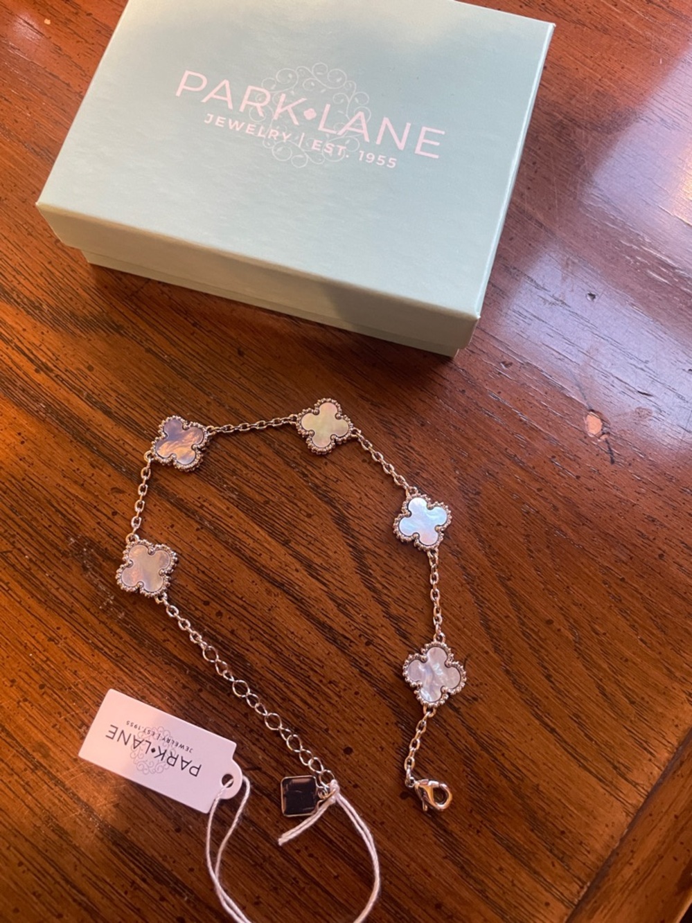 New in Box Park Lane “Skylight” Clover Bracelet w/ Iridescent Mother-of-Pearl - Picture 3 of 6